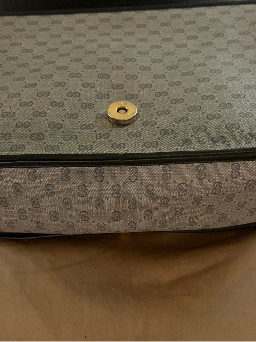 Gucci vintage crossbody bag Beige and Black with Red-Accent Stripe - Picture 6 of 12